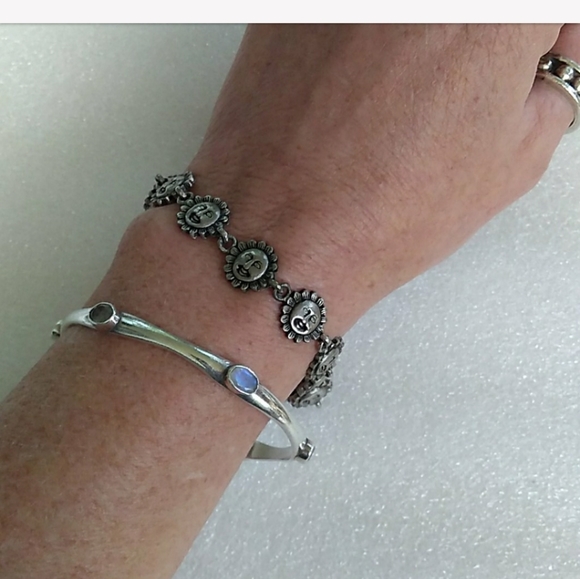 VINTAGE Happy Sun Face Silver Tone Bracelet - Picture 5 of 12